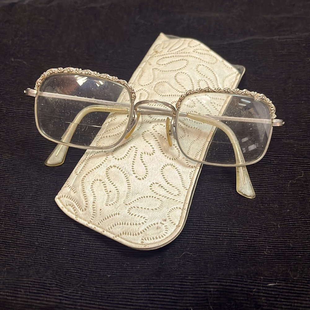 Vintage Ray Ban Case with a pair of Vintage Glasses